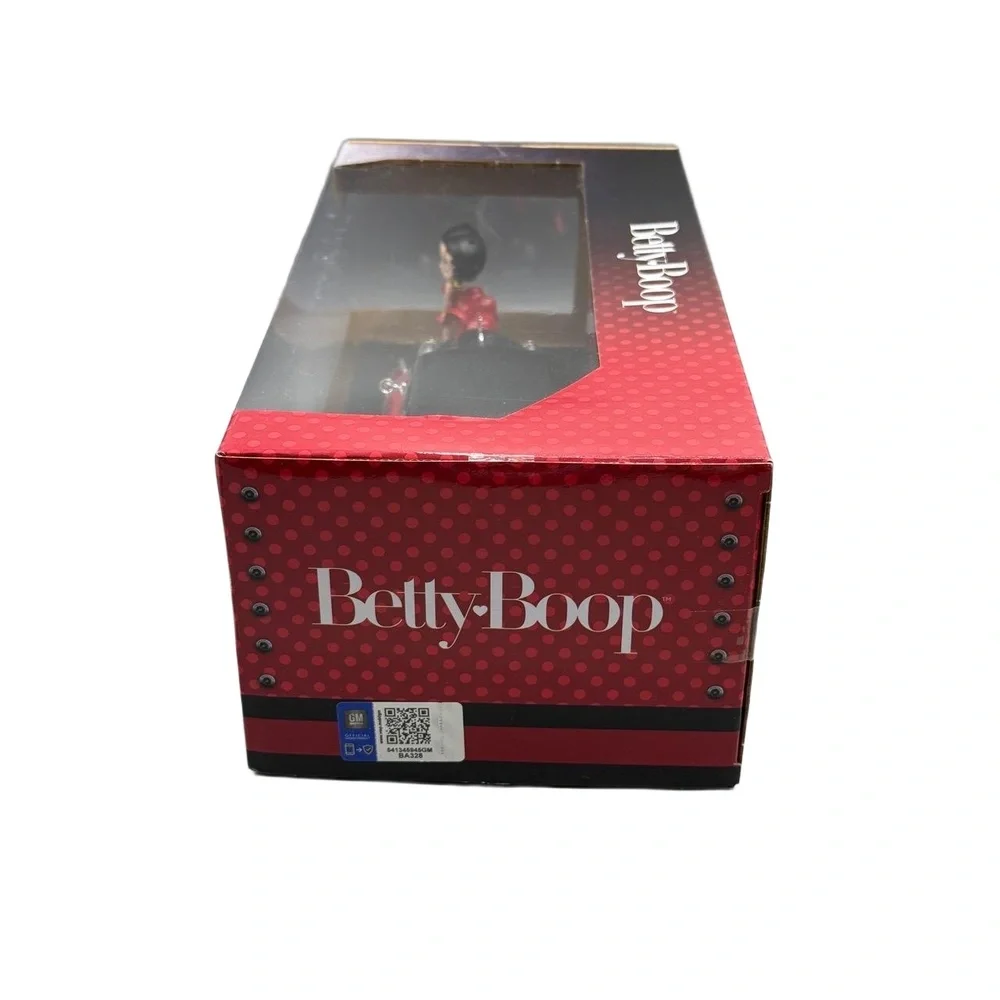 Jada Betty Boop 1939 Chevy Master Deluxe 1/24 Diecast Car Figure New Excellent - Picture 2 of 4